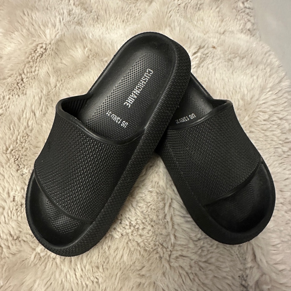 Cozy Shark Kids Black Slide Sandals